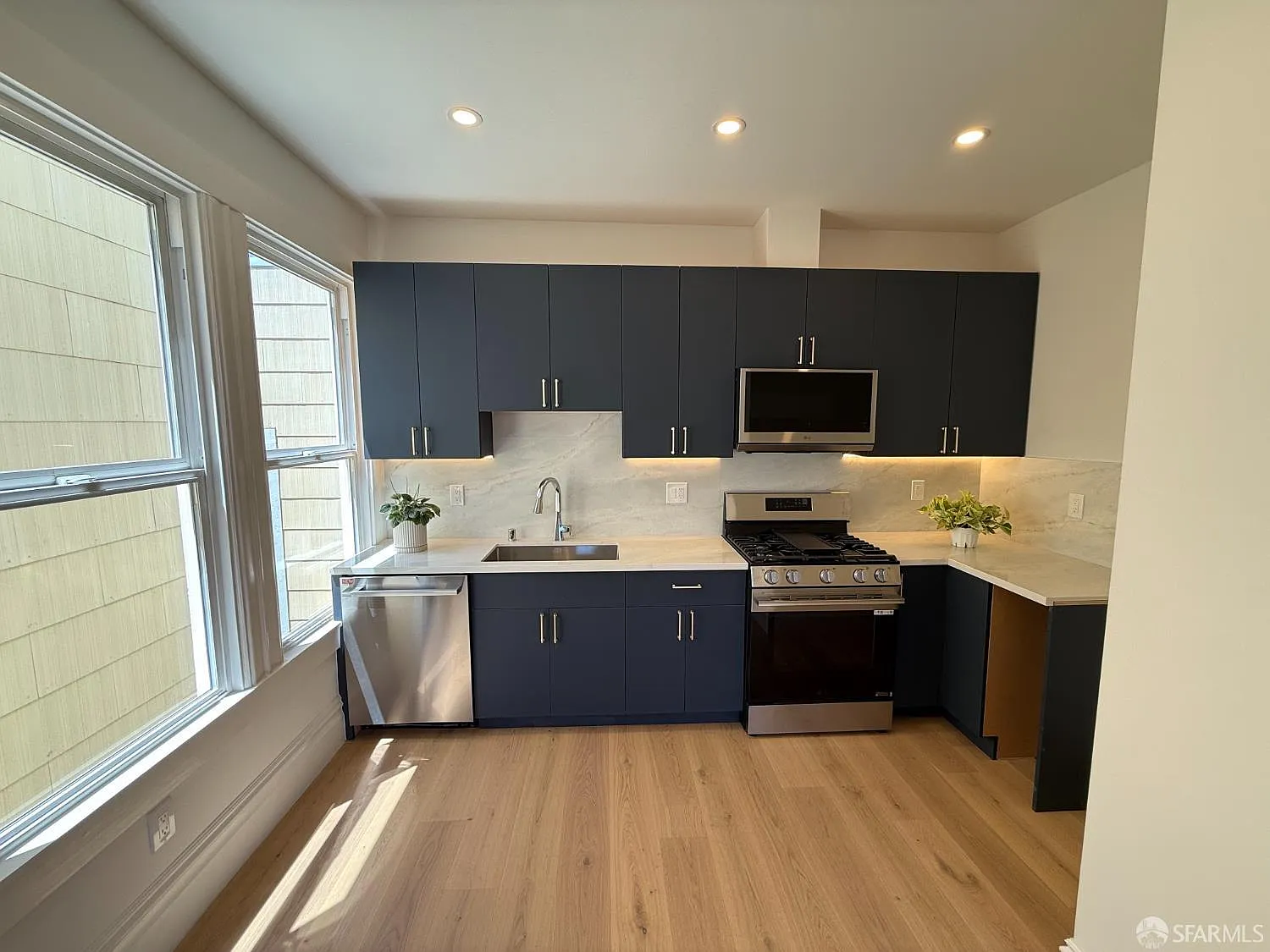 38 Bernard St - Photo 3