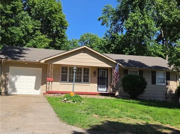 207 SW Pinnell Dr, Lees Summit, MO 64081
