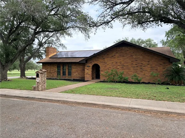 1608 Fairdale St, Alice, TX 78332