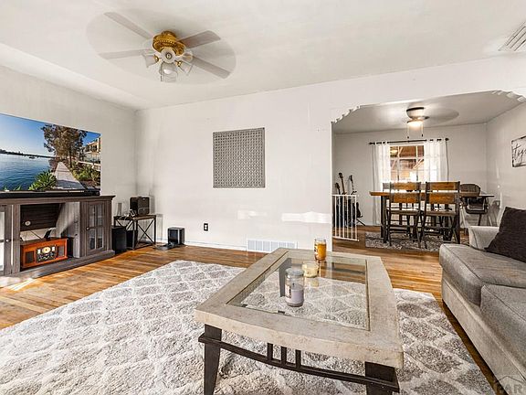 3rd image of 18 Dundee Ln