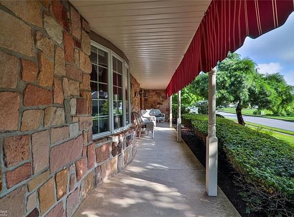 4th image of 1242 Firethorne Dr