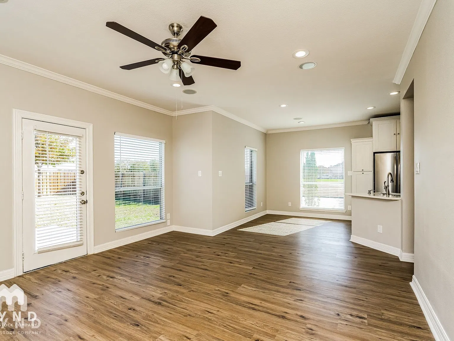 5 bed, 3.0 bath, 2430 sqft, $2,265 — Photo 2