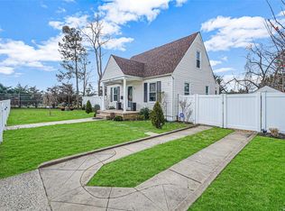 34 Manor Rd, West Hempstead, NY 11552