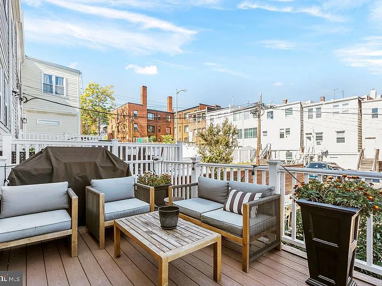 318 Todd Pl NE — Photo 15