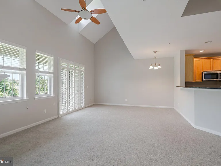 13960 Greendale Dr — Photo 37