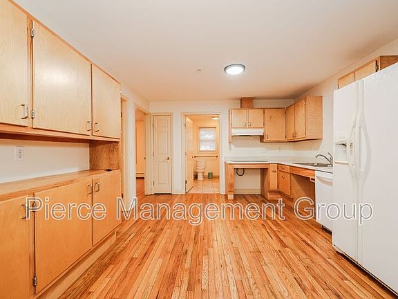 3rd image of 843 S Mammoth Rd Unit 2