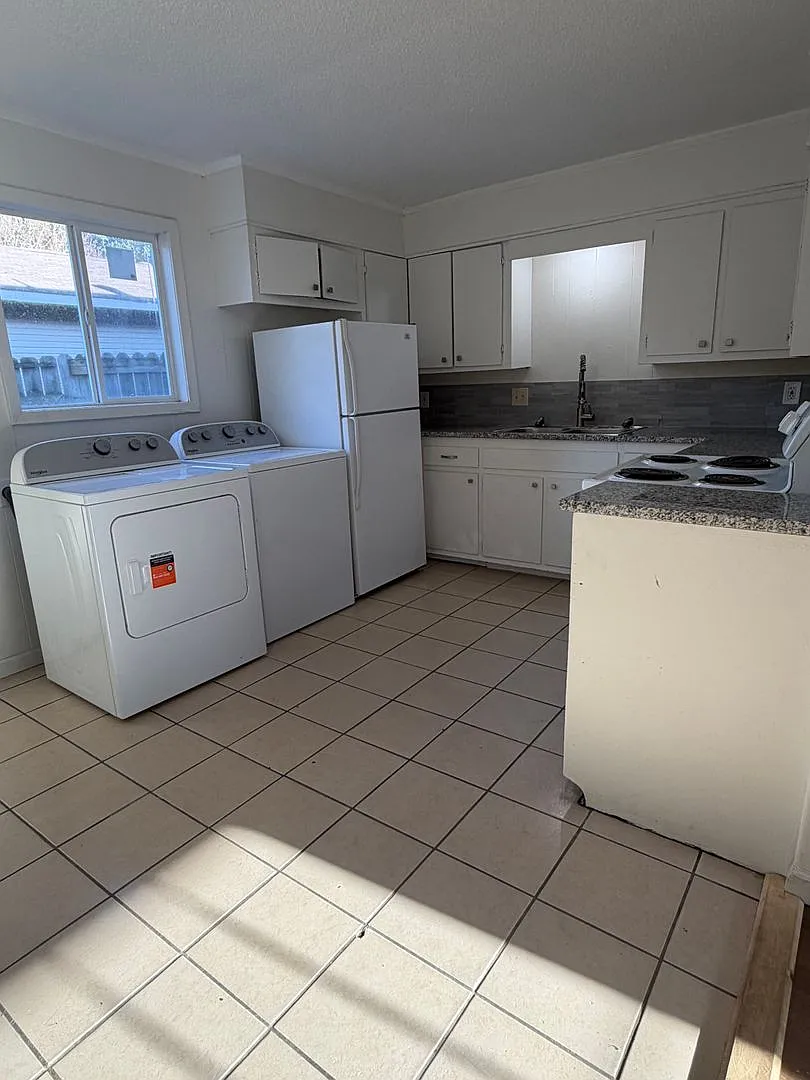 1403 Kimberly Dr — Photo 4