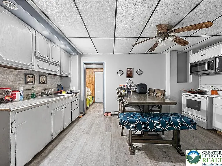 707 E 5th St — Photo 3