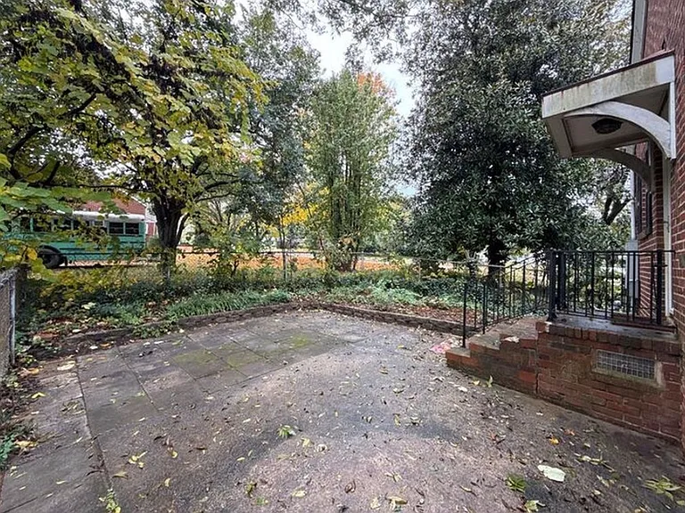 1901 Armstrong Park Dr — Photo 14