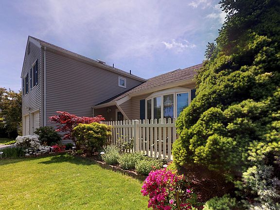 5th image of 1093 West Lake Drive
