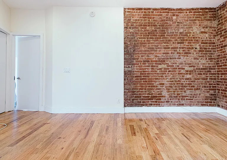 206 Scholes St #8 — Photo 17