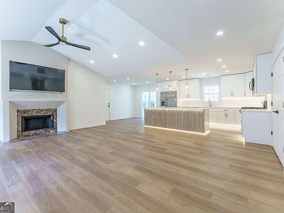 5th image of 216 Fairview Point