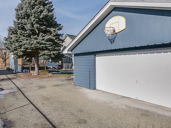 Large 2.5 Car Garage