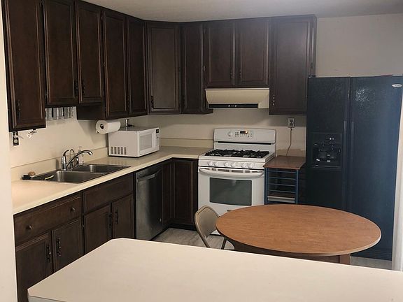3rd image of 230 N 3rd Ave