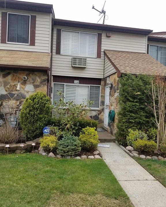 1st image of 23A Fuller Ct
