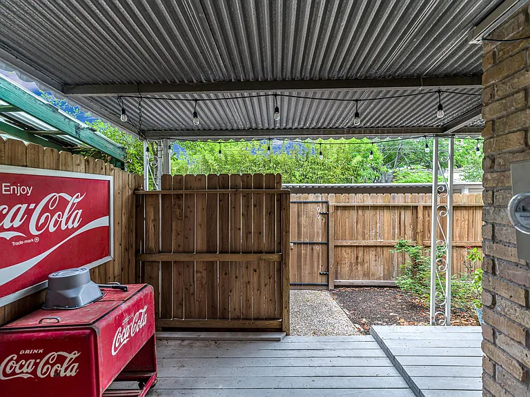 1669 W Sam Houston Pkwy S — Photo 25