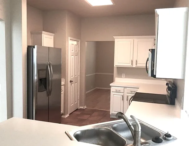 131 Julian Dr — Photo 3