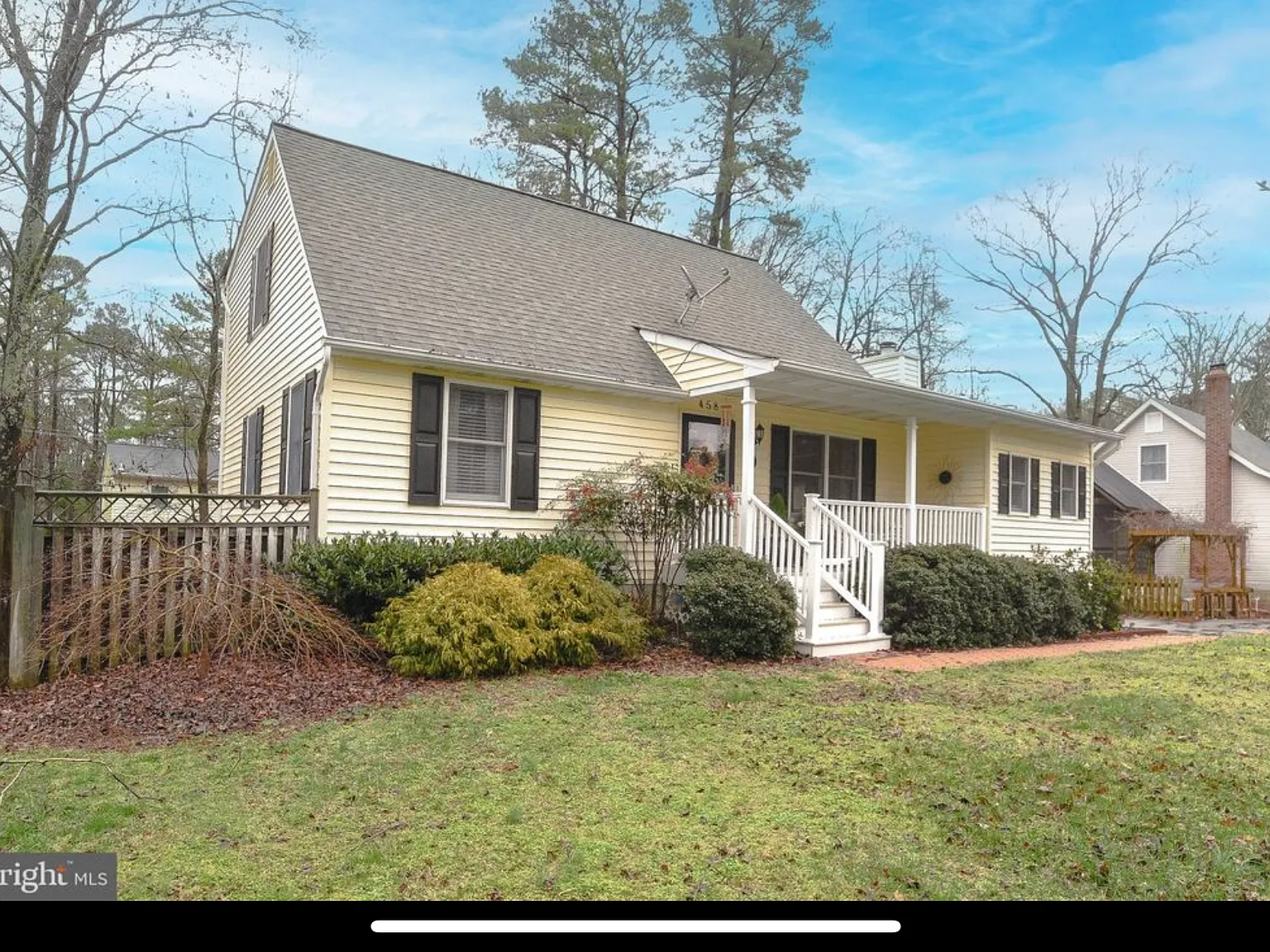 458 Chestnut Dr — Photo 1