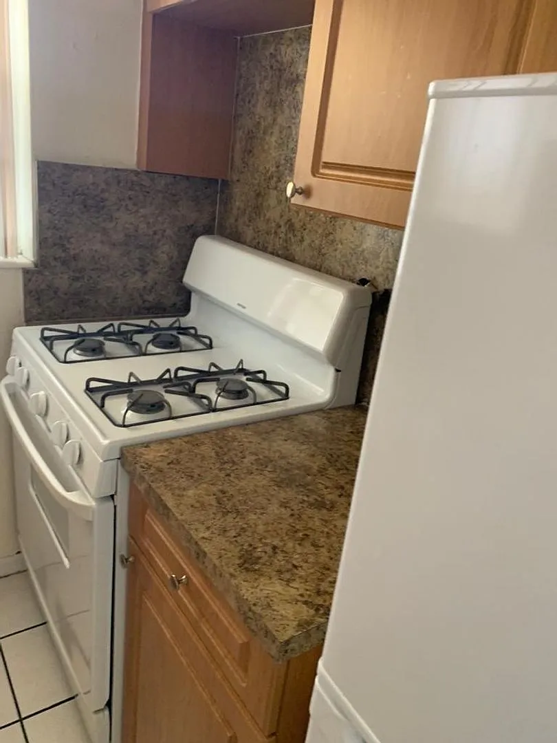 Jaclyn Apartments — Photo 4