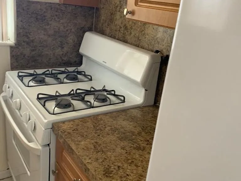 Jaclyn Apartments — Photo 7