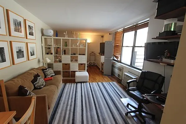 Rented by Robyn Lee, LREB | media 9