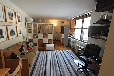 Rented by Robyn Lee, LREB