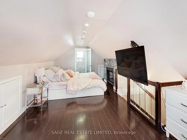 108 Beresford Ave — Photo 27