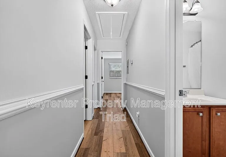 9415 Glen Cross Dr — Photo 25