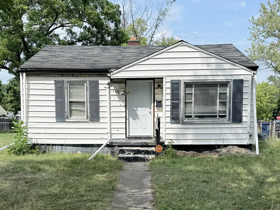 1002 W Pierson Rd