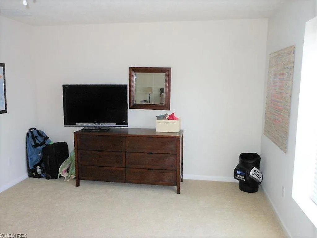 2 bed, 2.5 bath, 1600 sqft, $2,100 — Photo 2