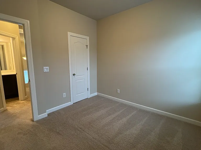 579 Crossland Dr — Photo 25