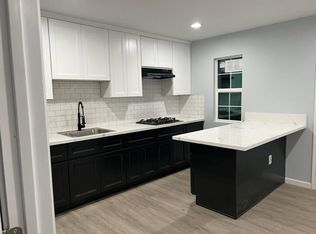 8260 Zelzah Ave, Reseda, CA 91335