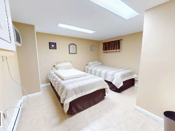 1992 New York Avenue image 15 of 18