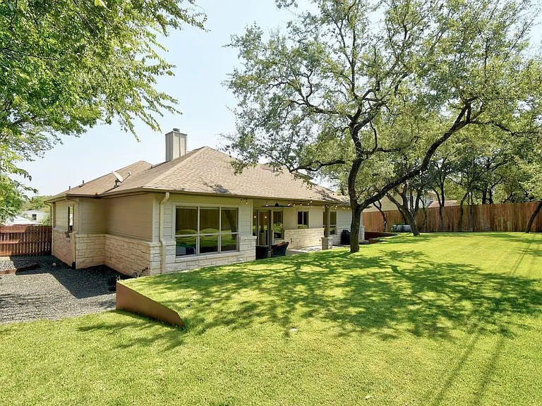 1006 Lipan Trl — Photo 30