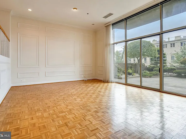 1401 N Oak St #G6 — Photo 8
