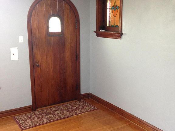 3rd image of 952 Bates St