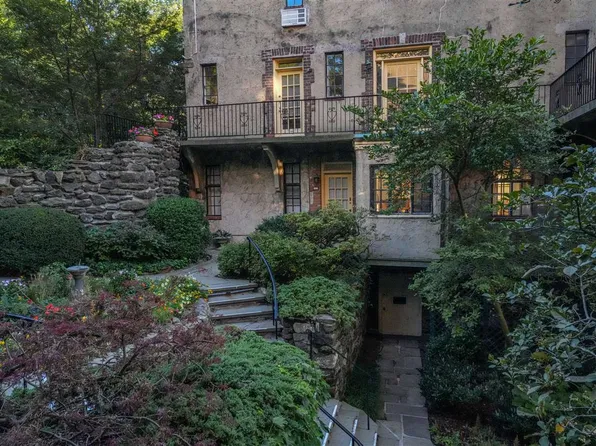 2501 Palisade Avenue image 13 of 25