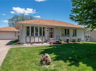 314 N 10th St, Indianola, IA 50125