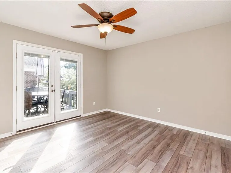 7490 Quency Dr — Photo 36