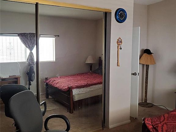 3rd image of 2319 Mariposa Ave
