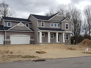 1422 Remington Dr, Lowell, MI 49331