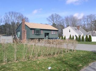 8 Somerset Rd, Mashpee, MA 02649