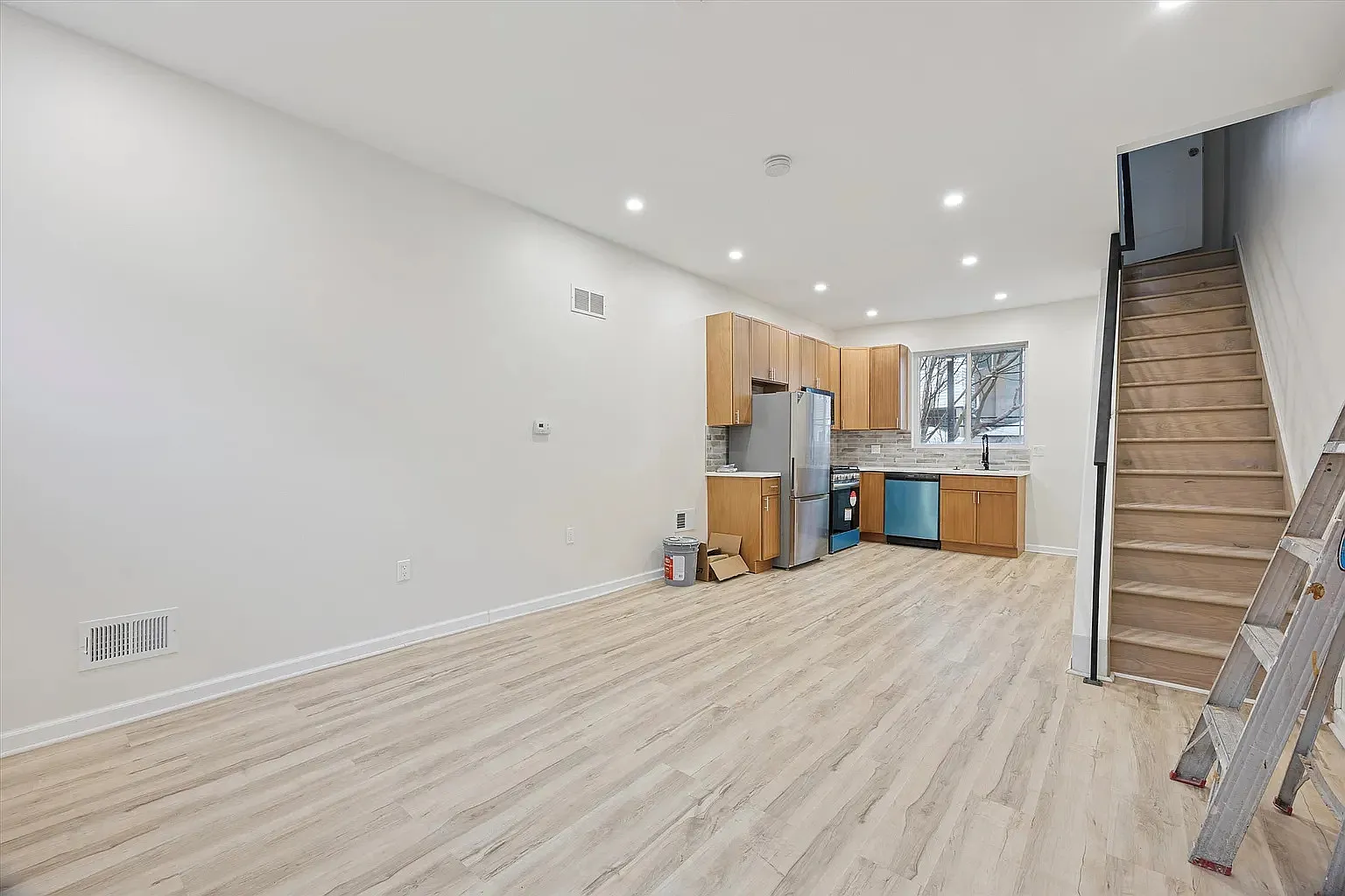 2 bed, 1100 sqft, $1,975 — Photo 3