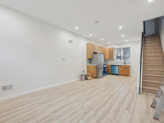 3rd image of 2615 Earp St