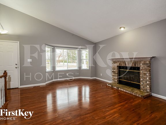 3rd image of 700 Fernwood Ter