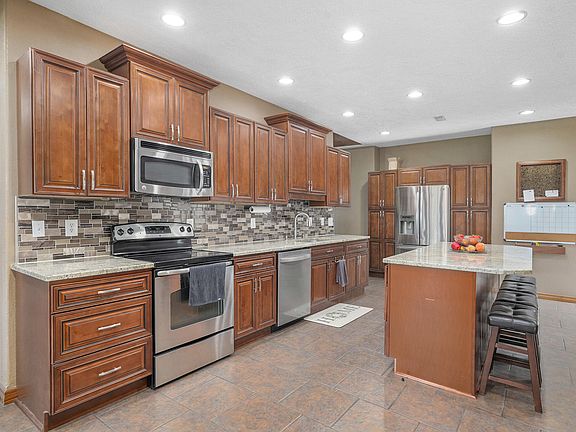 3rd image of 8105 N Farm Road 207