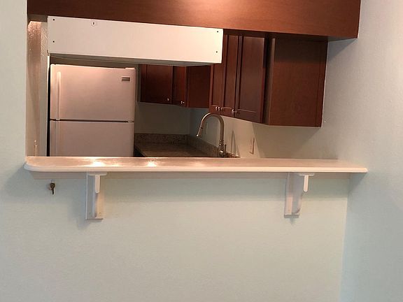 4th image of 3325 Mayflower St APT 4