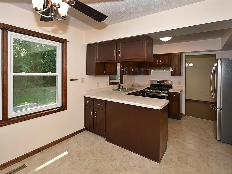 4745 Briarhill Dr — Photo 9