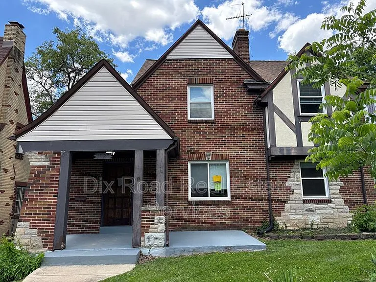 1927 Burroughs Dr — Photo 1