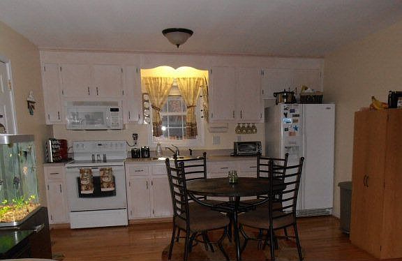 3rd image of 115 Benfield Rd
